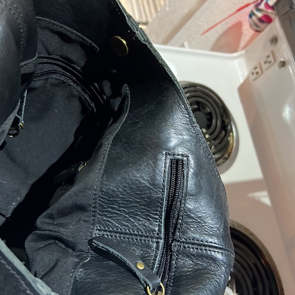 Duluth Trading Co Lifetime Black Leather Large Crossbody - RARE!! - Picture 7 of 7